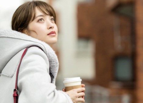 野崎萌香の彼氏と結婚の噂は?年齢や出身校、実家の家族について